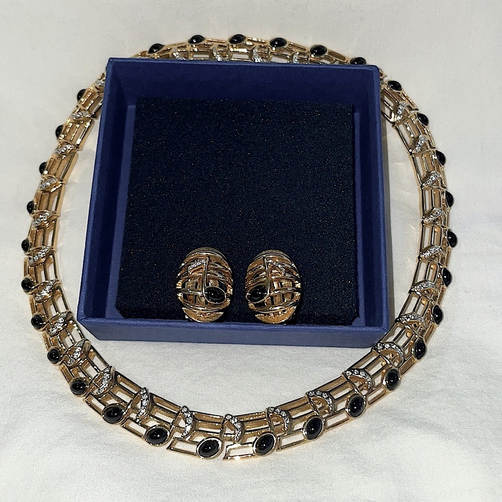 Music Note Necklace & Clip On Earrings